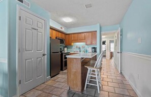 冰箱、微波炉、烤箱、炉灶