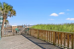 Property grounds - Beautiful Beachfront Condo with Ocean Views (Murrells Inlet)