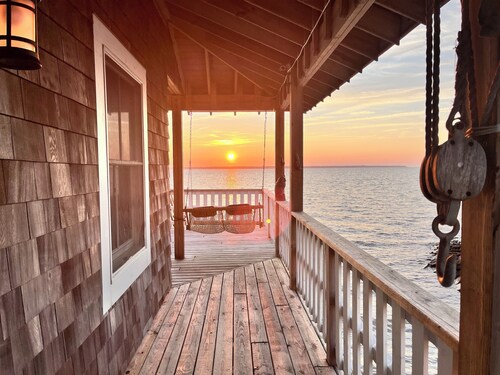 Soundfront Cottage In the Water - One of a Kind Sunsets - Dock and 3 Decks