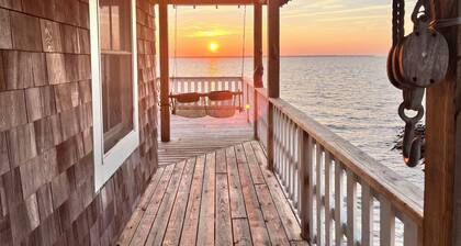 Soundfront Cottage In the Water - One of a Kind Sunsets - Dock and 3 Decks