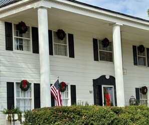 Exterior - Beautiful 2 story 1946 vintage home within walking distance to local shops (Alton)