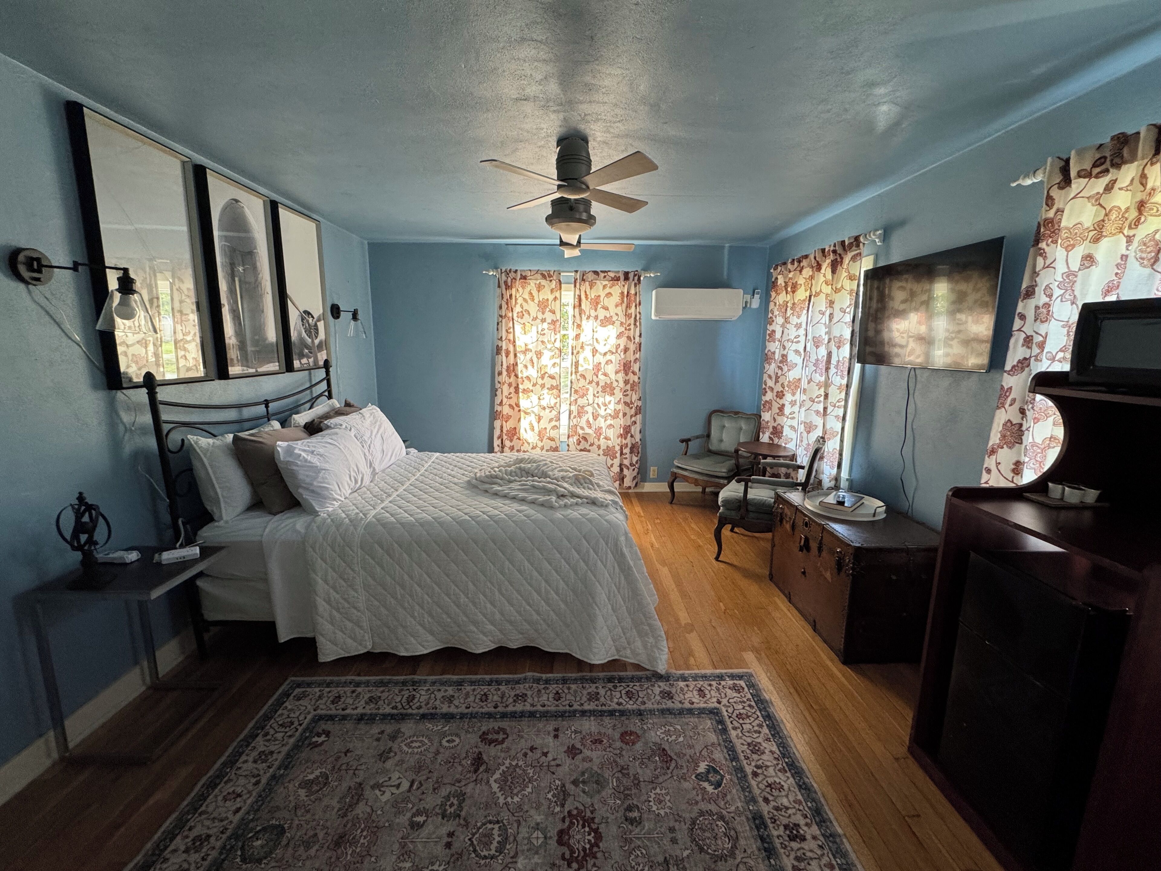 Iron/ironing board, WiFi, bed sheets