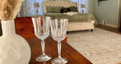 H.D. Franks Guesthouse - Romantic Beautiful 2 Story 1946 Home