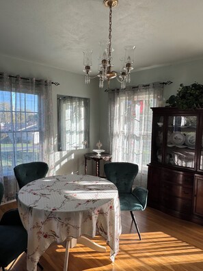 Dining - Beautiful 2 story 1946 vintage home within walking distance to local shops (Alton)