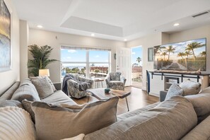 Smart TV - Ocean & Cocoa Beach Pier Views: 3BR Condo w/ Private Balcony, Heated Pool & Spa-like Hot Tub🌴 (Cocoa Beach)
