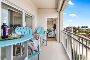 Outdoor dining - Ocean & Cocoa Beach Pier Views: 3BR Condo w/ Private Balcony, Heated Pool & Spa-like Hot Tub🌴 (Cocoa Beach)