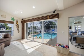 Outdoor pool, a heated pool - PRIME New Listing & TOP RATED HOSTS/Smart TVs/HTD Pool/Bikes/Beach+Fishing Gear+ (Cape Coral)