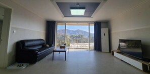 Living area - Gold Family Condo & Pet Resort (Yongin)