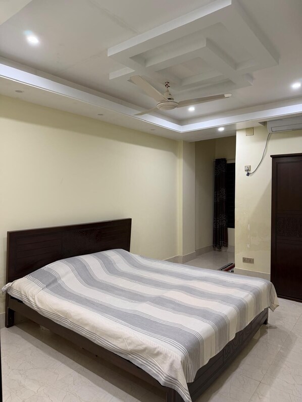 4 Schlafzimmer, Bügeleisen/Bügelbrett, WLAN, Bettwäsche
