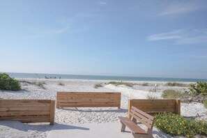 Beach - 3 Bedroom 3 bath Clearwater Beach Retreat Home short walk to the Beach! (Clearwater)