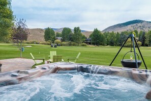 Tina de hidromasaje al aire libre