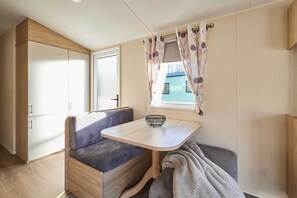 House | 2 bedrooms, Internet - Host and Stay 421 Wooler Park (Wooler)