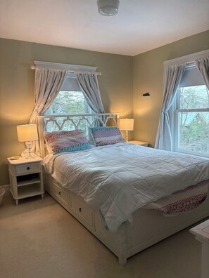 Iron/ironing board, Internet, bed sheets