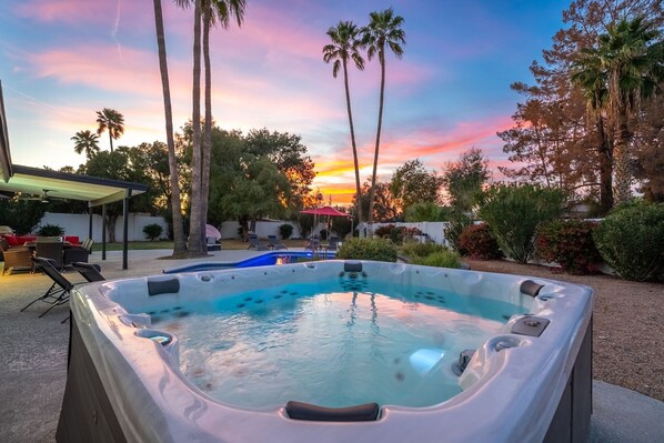 Outdoor spa tub - Saguaro Serenity | Stylish Home w Pool & Hot Tub (Scottsdale)