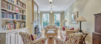 Yeovil House with Pool and Tennis Court