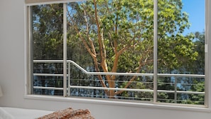 Free WiFi - Grevillea Blossom Creek Villa (Nelligen)