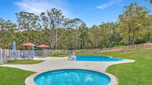 Pool - Waratah Lakeside Blossom Villa (Nelligen)