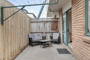 Terrace/patio - Field & Surf Apartment (Mount Maunganui)