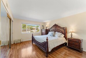 4 dormitorios, tabla de planchar con plancha, wifi y ropa de cama