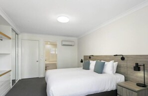 3 多间卧室、免费 WiFi、床单