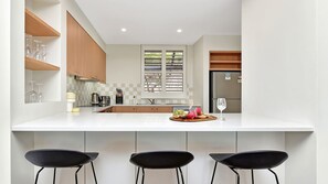 Batterie de cuisine, vaisselle et ustensiles