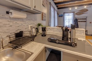 冷蔵庫、電子レンジ、コーヒー / ティーメーカー、電気ポット