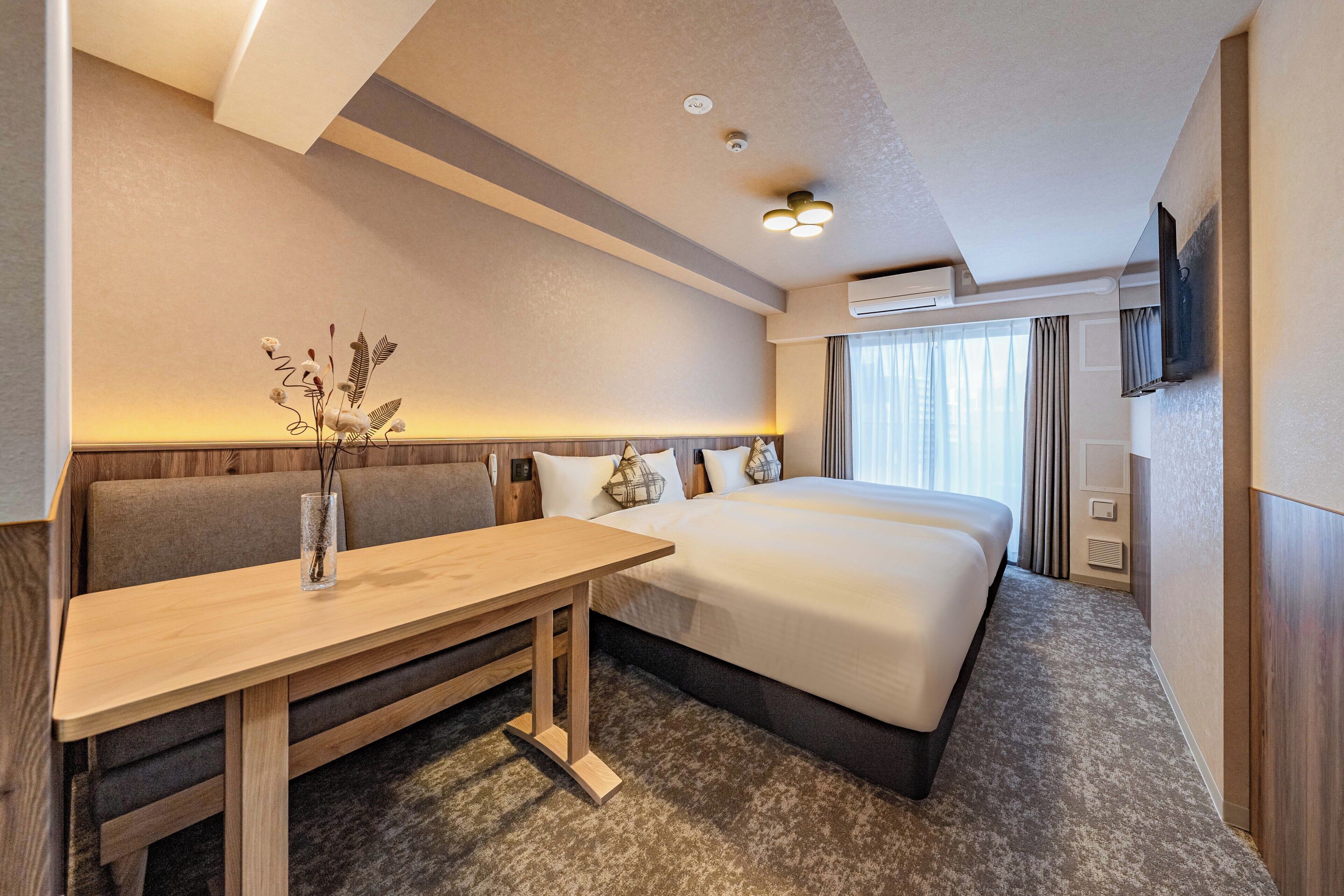 Kamar Quadruple Standar, 2 Tempat Tidur Double, Bebas Asap Rokok | Meja kerja, tirai kedap cahaya, Wi-Fi gratis, dan seprai linen