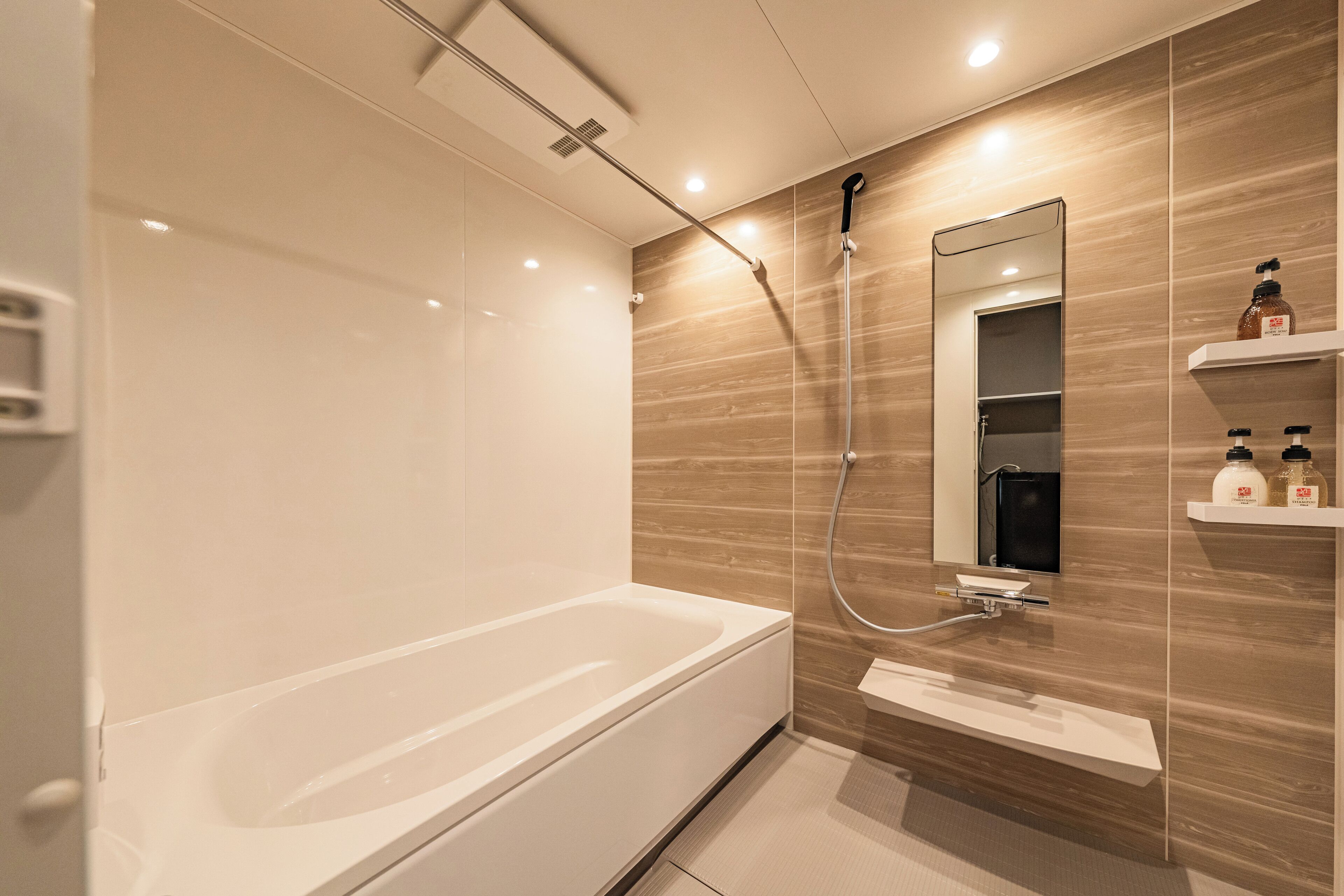 Deluxe Suite, Balcony, City View | Bathroom | Free toiletries, hair dryer, slippers, electronic bidet