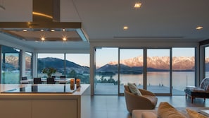 Interior - The Views and Spa 4BRM (Queenstown)