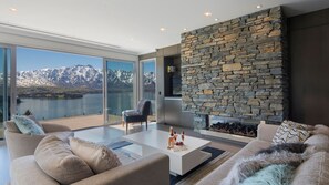 Interior - The Views and Spa 4BRM (Queenstown)