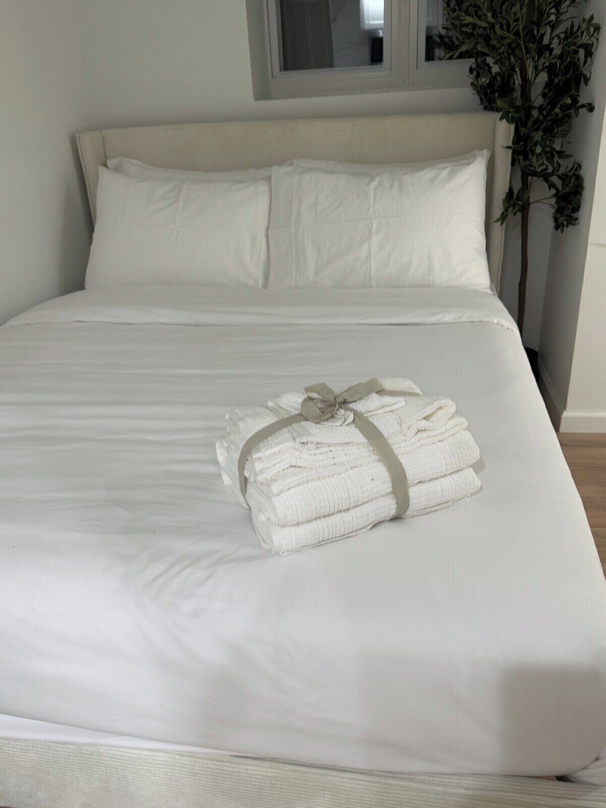 Iron/ironing board, WiFi, bed sheets