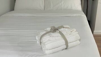 Iron/ironing board, WiFi, bed sheets