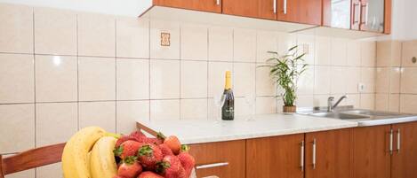 Fridge, oven, cookware/dishes/utensils