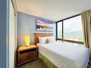 2 bedrooms, iron/ironing board, free WiFi, bed sheets - 31Fl Ocean & Diamond Head Views 2BR/1BA in Waikiki (Honolulu)