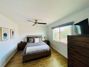Iron/ironing board, WiFi, bed sheets - Charming Tempe Home, Great Location to Both Downtown Phx and ASU (Tempe)