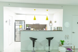 Micro-ondes, four, plaque de cuisson, lave-vaisselle