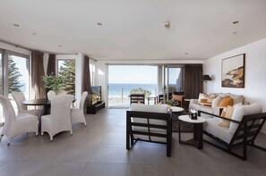Interior - Sunrise & Sea views - Luxe downtown with 2 carpark (Mount Maunganui)