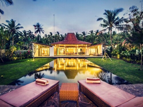 Villa mit Blick auf das Wasser by Interhome