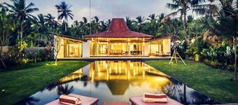 Villa mit Blick auf das Wasser by Interhome