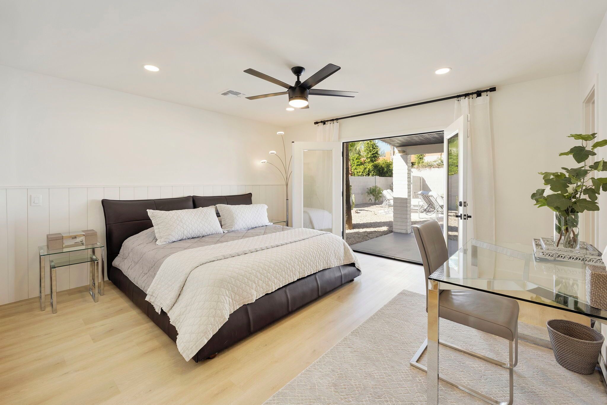 4 bedrooms, desk, iron/ironing board, free WiFi