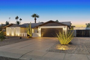 Exterior - Cactus Blossom - Luxury Home with Private Pool, Games, + BBQ in Scottsdale (Scottsdale)