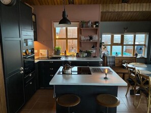 Fridge, microwave, oven, dishwasher - in Saurbaer mit Garten und Terrasse by Interhome (Akranes)