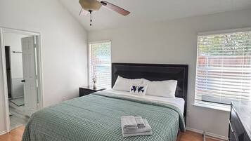 3 bedrooms, iron/ironing board, WiFi, bed sheets