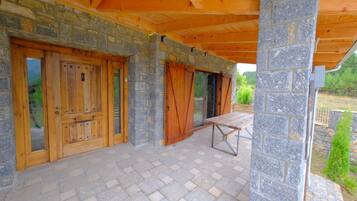 تناول الطعام بالخارج