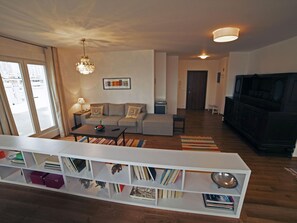 TV - Penthousewohnung mit großer Terrasse in zentraler Lage by Interhome (Novi Beograd)