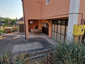 تناول الطعام بالخارج