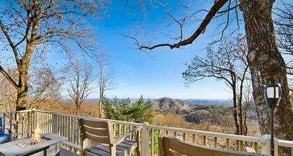 Serene Long-Range Mountain Views Minutes from Town