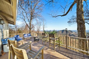 Terrace/patio - Serene Long-Range Mountain Views Minutes from Town (Lenoir)