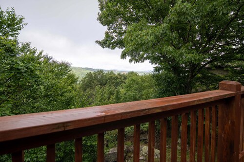 Classic Beech Mountain Log Cabin with Sweeping Panoramic Views