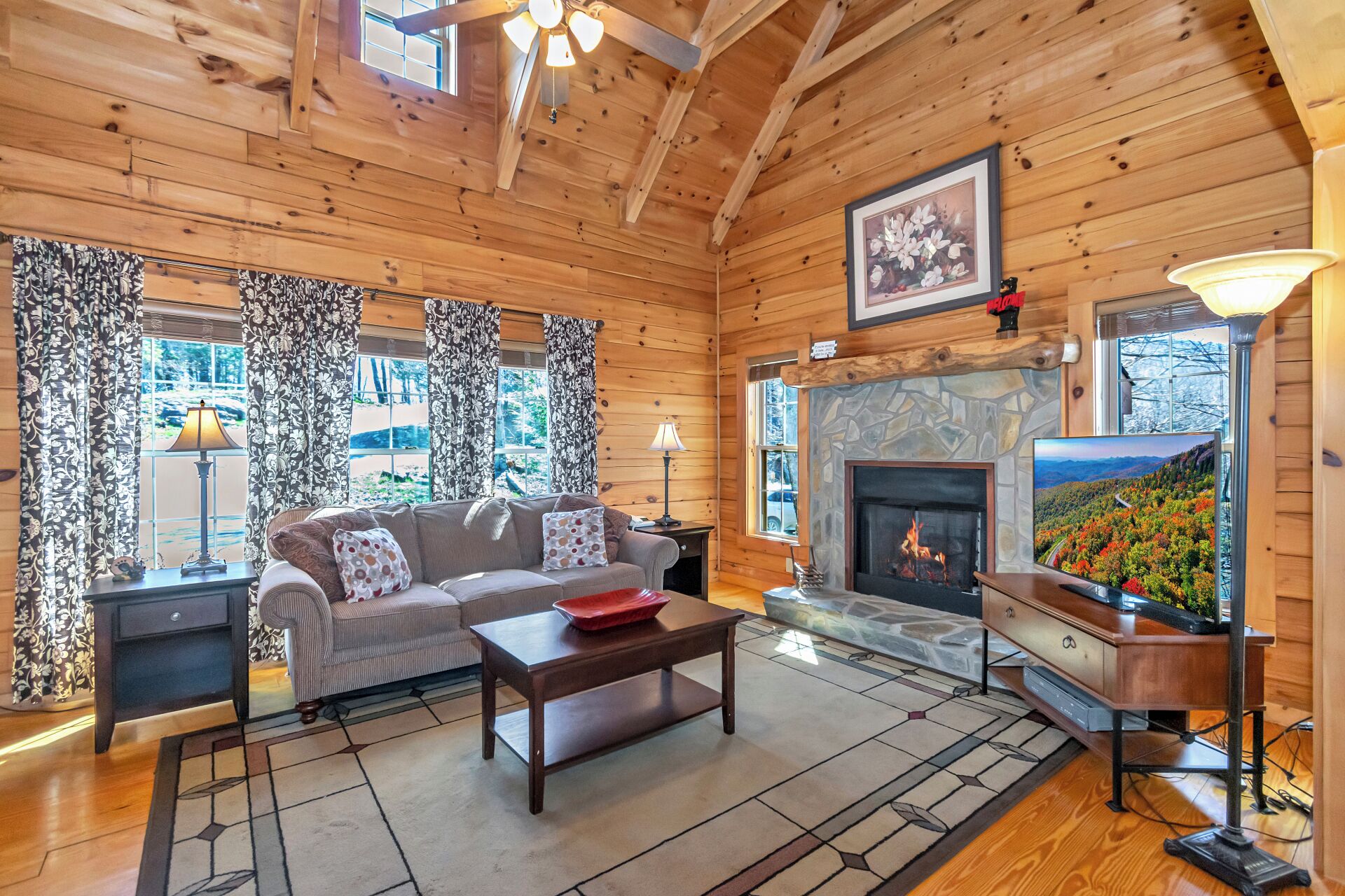 Smart-TV, Kamin, Tischfußball